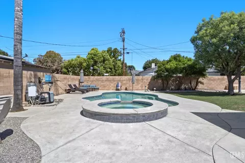 Exterior - 1832 9th Pl, Wasco, CA 93280 photo 6 of 16
