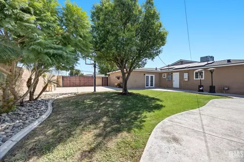 Exterior - 1832 9th Pl, Wasco, CA 93280 photo 15 of 16