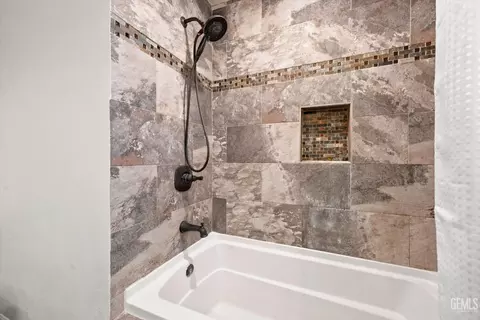 Bath - 1832 9th Pl, Wasco, CA 93280 photo 2 of 3
