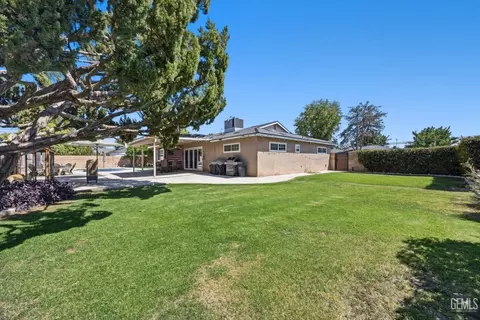 Exterior - 1832 9th Pl, Wasco, CA 93280 photo 14 of 16
