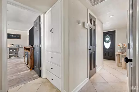 Entry Way - 1832 9th Pl, Wasco, CA 93280 photo 3 of 4