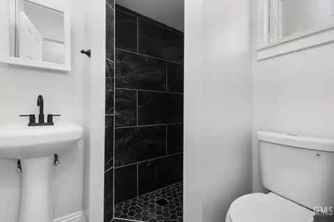 Bath - 400 Pierce St, Taft, CA 93268 photo 2 of 3