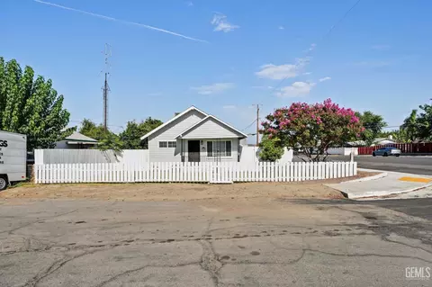 Exterior - 400 Pierce St, Taft, CA 93268 photo 2 of 5