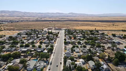 View/Area - 400 Pierce St, Taft, CA 93268 photo 5 of 7