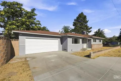Exterior - 121 N Davis St, Tehachapi, CA 93561 photo 5 of 7