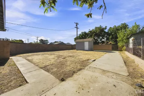 Exterior - 121 N Davis St, Tehachapi, CA 93561 photo 4 of 7