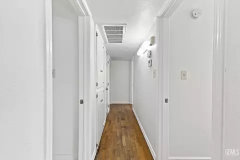 Entry Way - 121 N Davis St, Tehachapi, CA 93561 photo 1 of 1