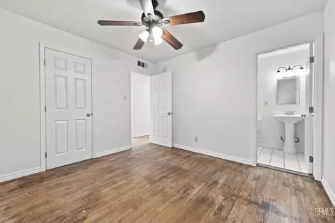 Bedroom - 121 N Davis St, Tehachapi, CA 93561 photo 2 of 4