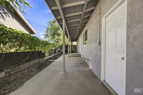 Exterior - 121 N Davis St, Tehachapi, CA 93561 photo 3 of 7