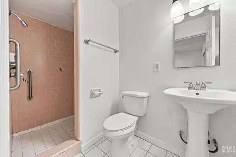 Bath - 121 N Davis St, Tehachapi, CA 93561 photo 1 of 2