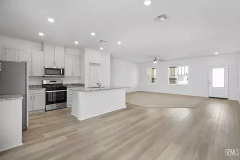 Entry Way - 1204 Nectar Pl, Shafter, CA 93263 photo 1 of 2