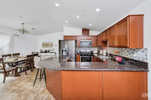 Kitchen - 6206 Arlitos St, Bakersfield, CA 93307 photo 2 of 5
