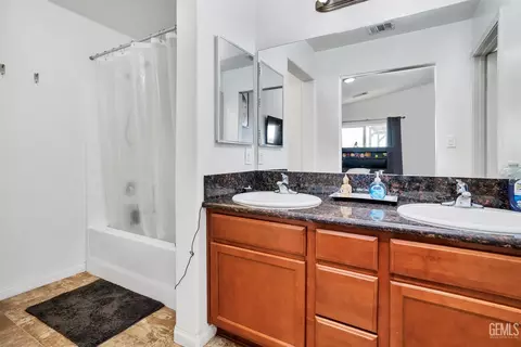Bath - 6206 Arlitos St, Bakersfield, CA 93307 photo 2 of 3