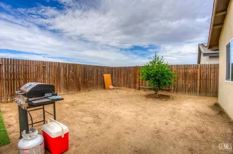 Exterior - 6206 Arlitos St, Bakersfield, CA 93307 photo 4 of 4