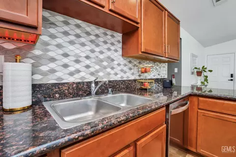 Kitchen - 6206 Arlitos St, Bakersfield, CA 93307 photo 5 of 5