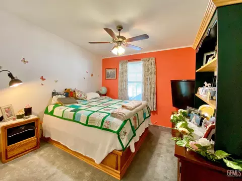 Bedroom - 600 S Dennison Rd #123, Tehachapi, CA 93561 photo 3 of 6