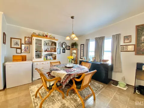 Dining - 600 S Dennison Rd #123, Tehachapi, CA 93561 photo 1 of 1