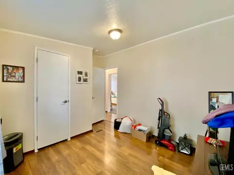Bedroom - 600 S Dennison Rd #123, Tehachapi, CA 93561 photo 1 of 6