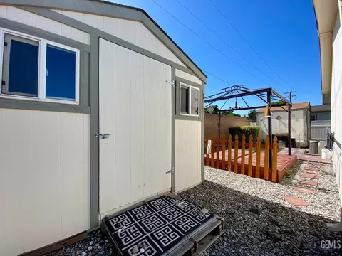 Exterior - 600 S Dennison Rd #123, Tehachapi, CA 93561 photo 12 of 13