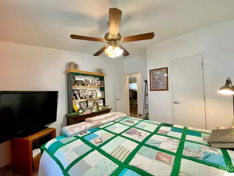 Bedroom - 600 S Dennison Rd #123, Tehachapi, CA 93561 photo 4 of 6