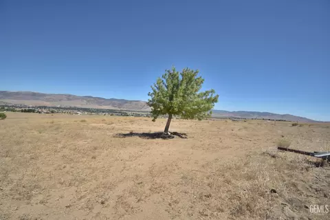 19281 Ottawa Dr, Tehachapi, CA 63561 photo 3