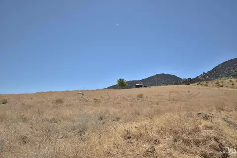 19281 Ottawa Dr, Tehachapi, CA 63561 photo 5