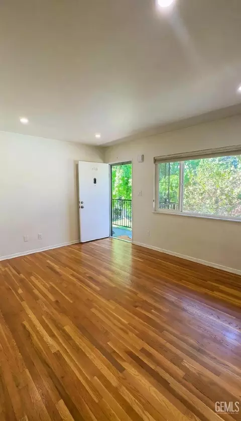 1100 Oleander Ave, Bakersfield, CA 93304