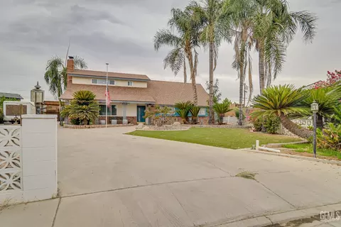2216 Lacey St, Bakersfield, CA 93304