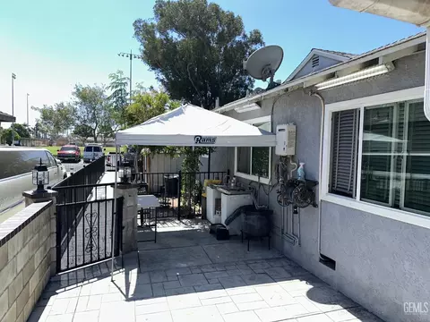 Exterior - 419 W Kamala St, Oxnard, CA 93033 photo 4 of 7
