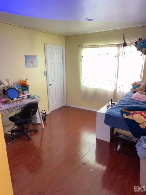 Bedroom - 419 W Kamala St, Oxnard, CA 93033 photo 3 of 3