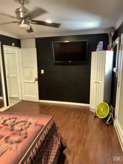 Bedroom - 419 W Kamala St, Oxnard, CA 93033 photo 2 of 3
