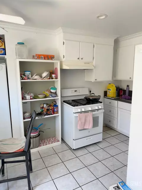 Kitchen - 419 W Kamala St, Oxnard, CA 93033 photo 3 of 3