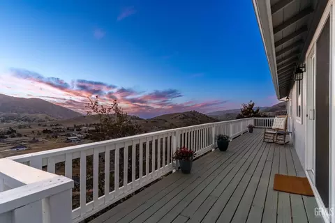 Exterior - 19805 Dovetail Ct, Tehachapi, CA 93561 photo 3 of 11