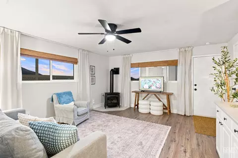 Living - 19805 Dovetail Ct, Tehachapi, CA 93561 photo 4 of 5