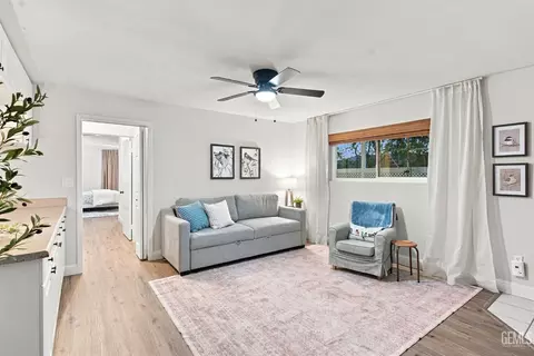 Living - 19805 Dovetail Ct, Tehachapi, CA 93561 photo 5 of 5