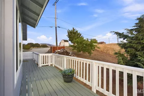 Exterior - 19805 Dovetail Ct, Tehachapi, CA 93561 photo 5 of 11