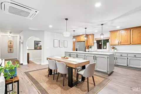 Dining - 19805 Dovetail Ct, Tehachapi, CA 93561 photo 2 of 2