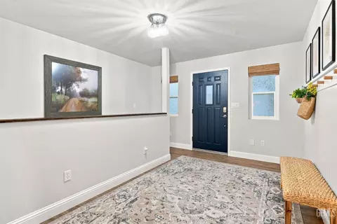 Entry Way - 19805 Dovetail Ct, Tehachapi, CA 93561 photo 2 of 3