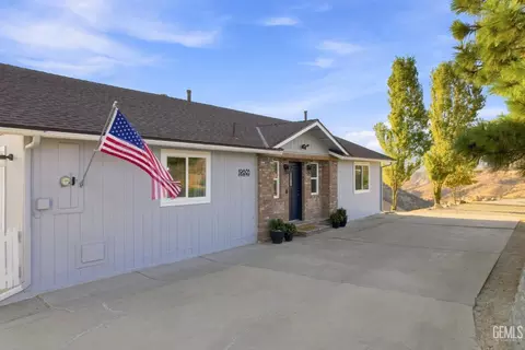 Exterior - 19805 Dovetail Ct, Tehachapi, CA 93561 photo 2 of 11