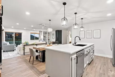 Kitchen - 19805 Dovetail Ct, Tehachapi, CA 93561 photo 4 of 4
