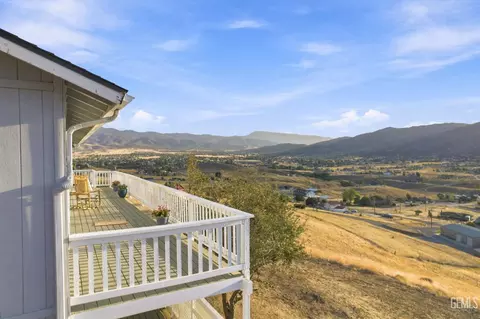 Exterior - 19805 Dovetail Ct, Tehachapi, CA 93561 photo 6 of 11
