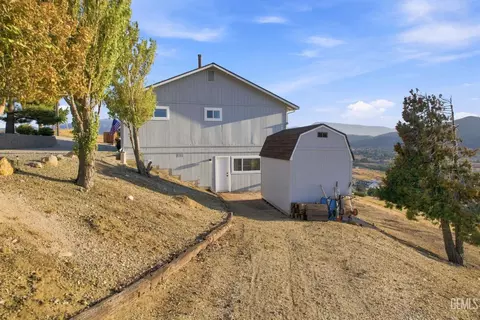 Exterior - 19805 Dovetail Ct, Tehachapi, CA 93561 photo 9 of 11