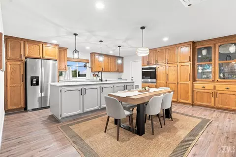 Kitchen - 19805 Dovetail Ct, Tehachapi, CA 93561 photo 1 of 4