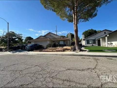 3530 Spice St, Lancaster, CA 93536 photo 2