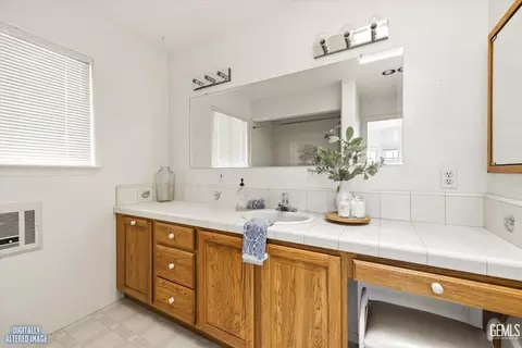 Bath - 2560 Elm Ave, Morro Bay, CA 93442 photo 3 of 4