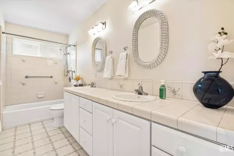 Bath - 2560 Elm Ave, Morro Bay, CA 93442 photo 4 of 4