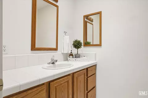 Bath - 2560 Elm Ave, Morro Bay, CA 93442 photo 1 of 4