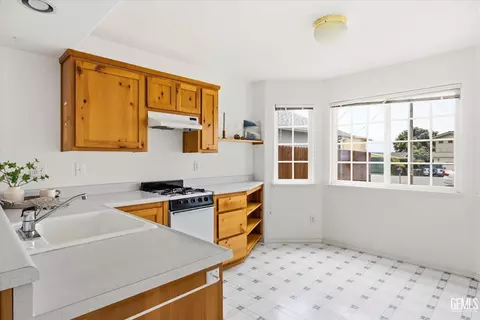 Kitchen - 2560 Elm Ave, Morro Bay, CA 93442 photo 3 of 4