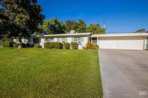 1020 Pebble Beach Dr, Bakersfield, CA 93309