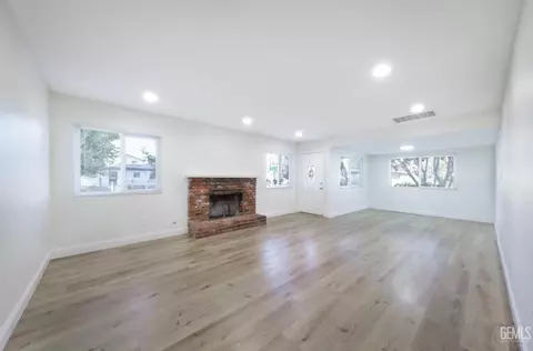 Living - 3801 Hoffman Ave, Bakersfield, CA 93309 photo 2 of 5